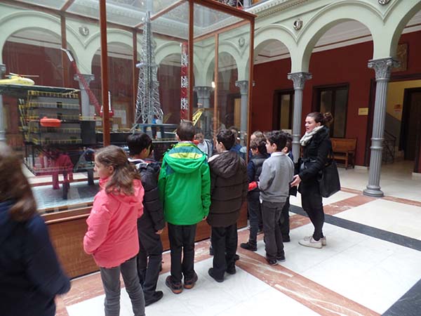 4º de primaria del colegio Arturo Soria visita el museo Geominero de Madrid