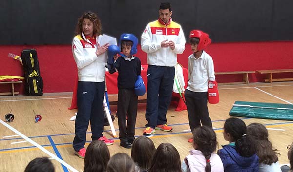 visita de dos deportistas olimpicos en el colegio Arturo Soria