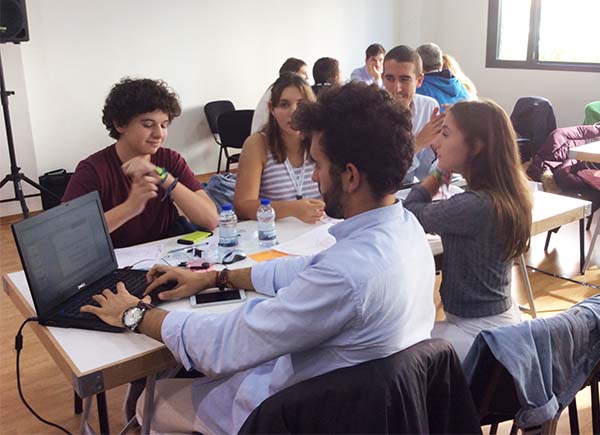 nueve alumnos de Economía de 4ª de la ESO del Colegio Arturo Soria asistieron al Campamento de innovación organizado por Junior Achievement
