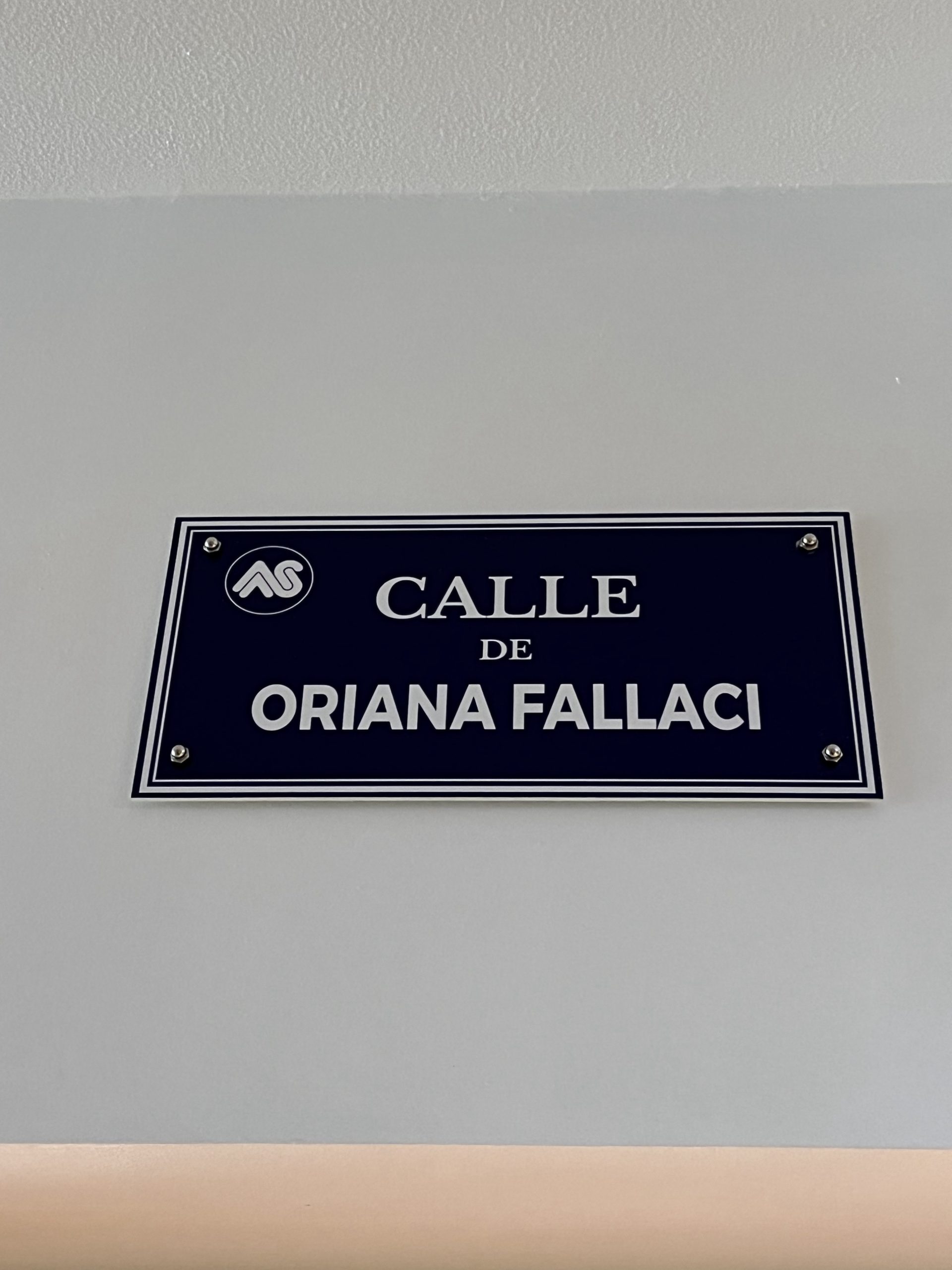 Placa de calle de Oriana Fallaci