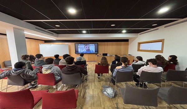 Conversamos con el autor de Desconocidos: David Lozano